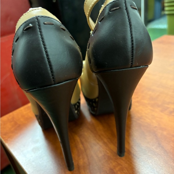 Two Lips retro style ankle strap platforms. - Picture 8 of 10